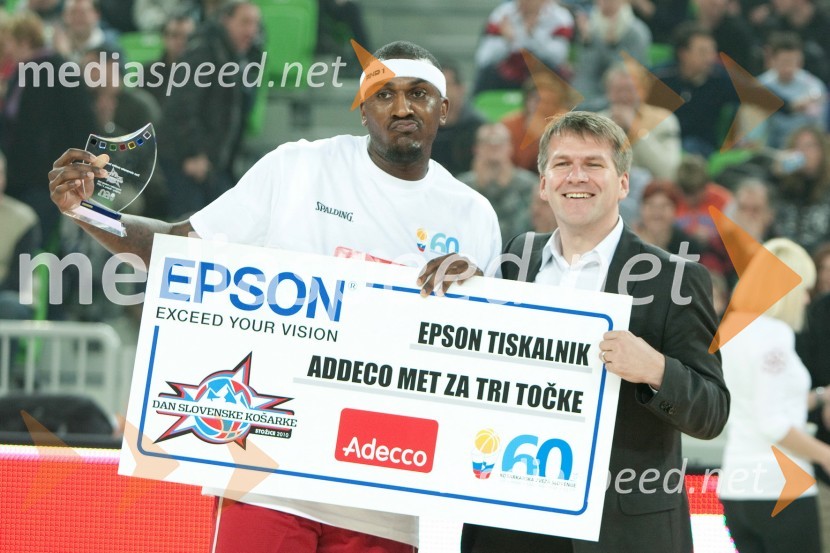 Kevinn Pinkney, košarkaš Košarkarskega kluba Union Olimpija in najboljši igralec tekme ter...Dan slovenske košarke 2011