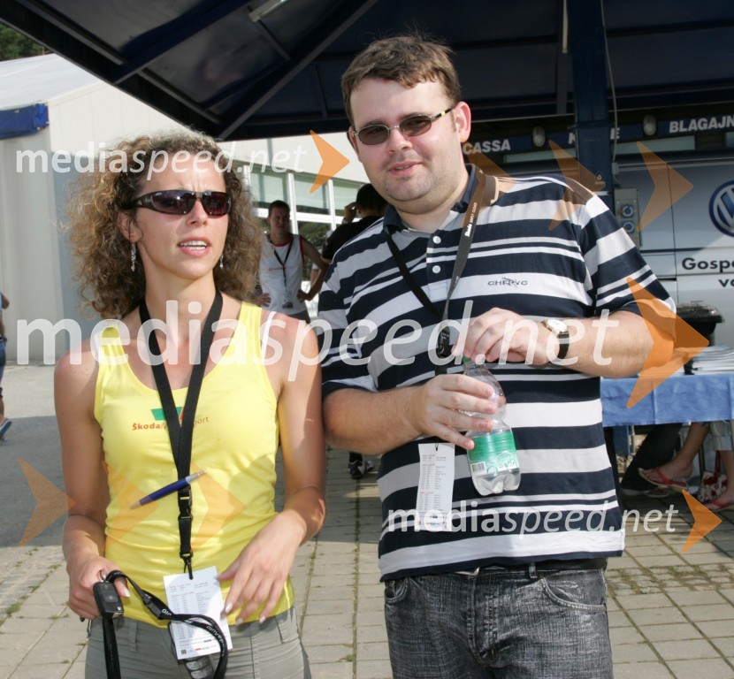 Simona Torkar, vodja marketinga znamke Škoda v Sloveniji in Alan Kavčič, namestnik odgovornega urednika revije Mariborčan4. Rally Škoda Maribor 2006