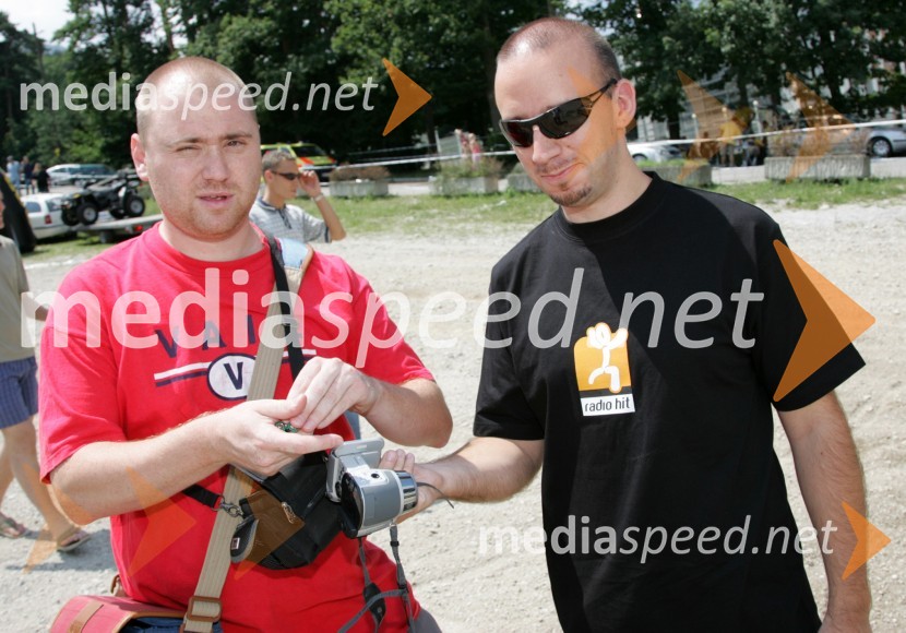 Gregor Žvab, športni novinar TV Slovenija ter moderator Radia Hit in Matjaž Lovše, audio inženir na radiu Hit4. Rally Škoda Maribor 2006