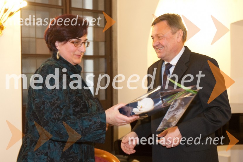 Marinka Cempre Turk, prostovoljna gasilka ter nominiranka za Slovenko leta 2010 in Zoran Janković, župan Mestne občine LjubljanaSlovenka leta 2010, sprejem pri županu Mestne občine Ljubljana