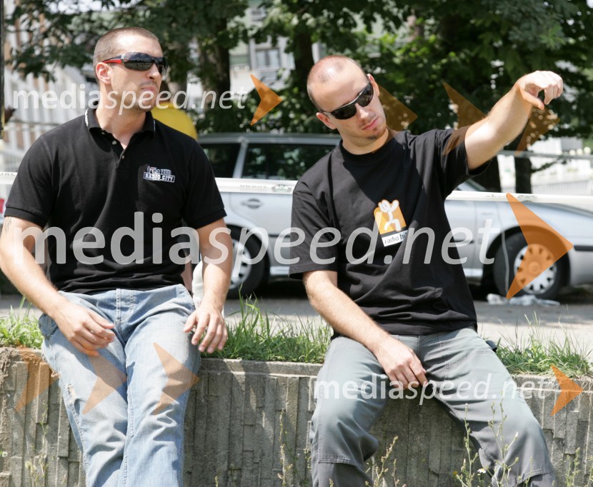 Marko Potrč, moderator Radia City in Matjaž Lovše, audio inženir na radiu Hit4. Rally Škoda Maribor 2006