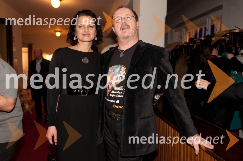 Irena Brunec Tebi, kiparka in Tomaž Domicelj, glasbenikSlovenka leta 2010 je Petra Majdič - druženje pred dvorano SNG Drama Ljubljana