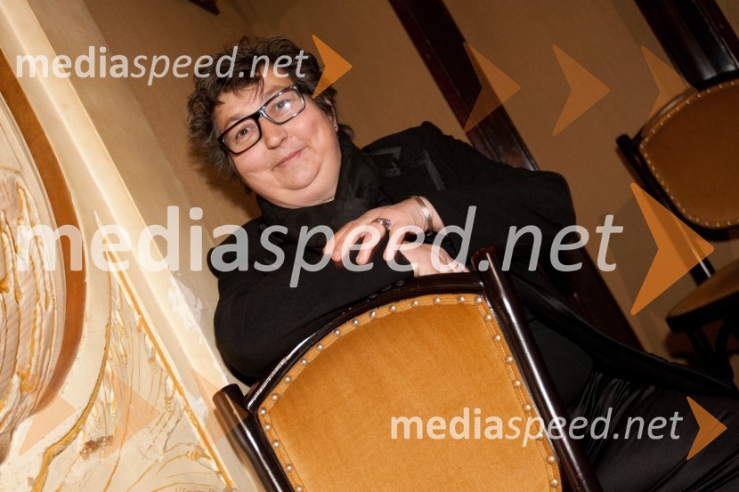 Dragica Petrovič, producentka in režiserkaSlovenka leta 2010 je Petra Majdič - druženje pred dvorano SNG Drama Ljubljana