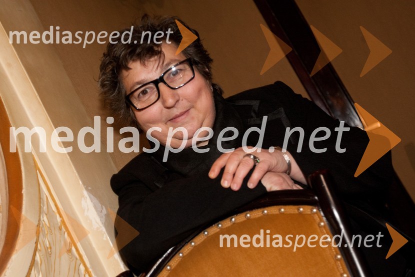 Dragica Petrovič, producentka in režiserkaSlovenka leta 2010 je Petra Majdič - druženje pred dvorano SNG Drama Ljubljana