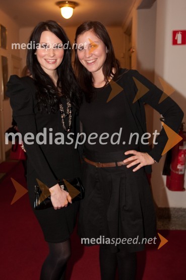 Sandra Adam, Miss Slovenije 2010 in sestrična Karmen ŽirovnikSlovenka leta 2010 je Petra Majdič - druženje pred dvorano SNG Drama Ljubljana