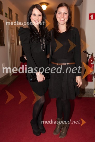 Sandra Adam, Miss Slovenije 2010 in sestrična Karmen ŽirovnikSlovenka leta 2010 je Petra Majdič - druženje pred dvorano SNG Drama Ljubljana