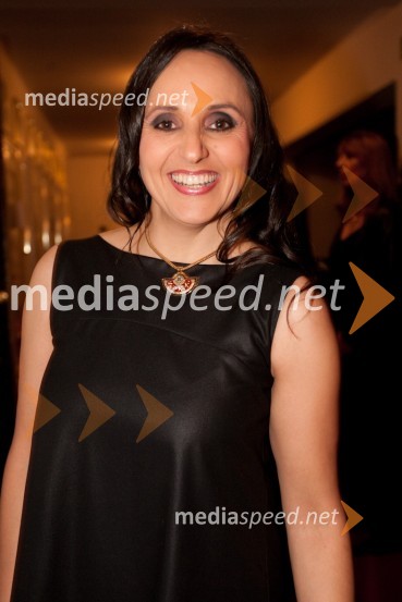 Benka Pulko, kolumnistka ter Slovenka leta 2003 	Slovenka leta 2010 je Petra Majdič - druženje pred dvorano SNG Drama Ljubljana