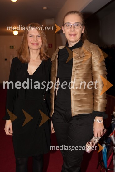 Eva Longyka Marušič, voditeljica in Mojca Celin, modna oblikovalkaSlovenka leta 2010 je Petra Majdič - druženje pred dvorano SNG Drama Ljubljana