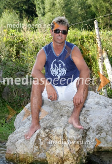 Fredi Miler ob reki MežiOdštekana Tv - Fredi Miler in Miro V. Kodrič