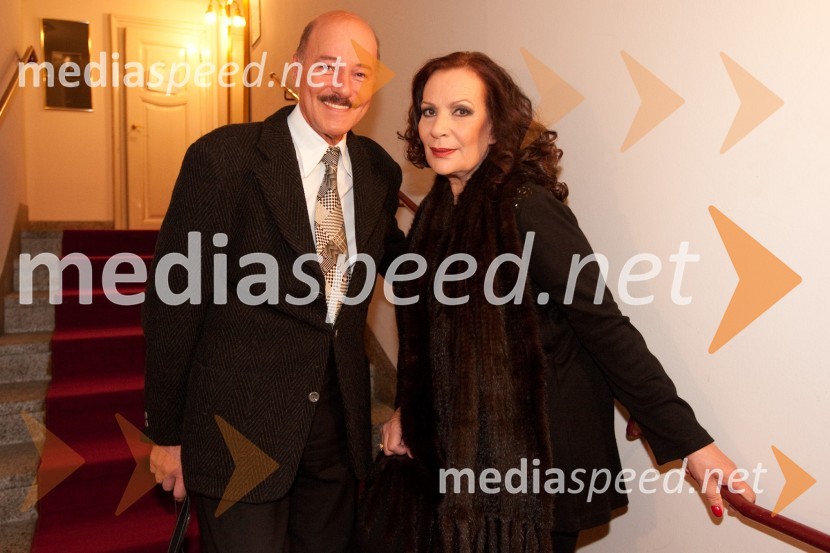 Rok Lasan, modni režiser in scenarist ter nekdanji maneken in Radojka Šverko, pevkaSlovenka leta 2010 je Petra Majdič - druženje pred dvorano SNG Drama Ljubljana