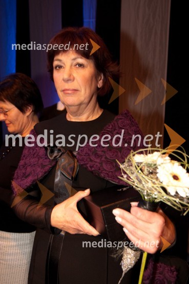 Jasna Tepina, novinarka ter nominiranka za Slovenko leta 2010Slovenka leta 2010 je Petra Majdič - druženje pred dvorano SNG Drama Ljubljana