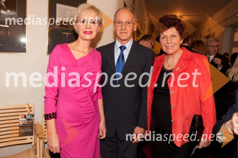 Metka Premerl, slavistka, Miro Cerar, nekdanji gimnastičar in predsednik Olimpijske akademije in soproga Zdenka Cerar, nekdanja pravosodna ministrica in generalna tožilkaSlovenka leta 2010 je Petra Majdič - druženje pred dvorano SNG Drama Ljubljana