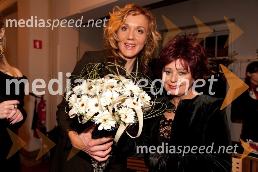 Petra Majdič, smučarska tekačica ter Slovenka leta 2010 in Zdenka Kahne, lastnica in direktorica kozmetike KahneSlovenka leta 2010 je Petra Majdič - druženje pred dvorano SNG Drama Ljubljana