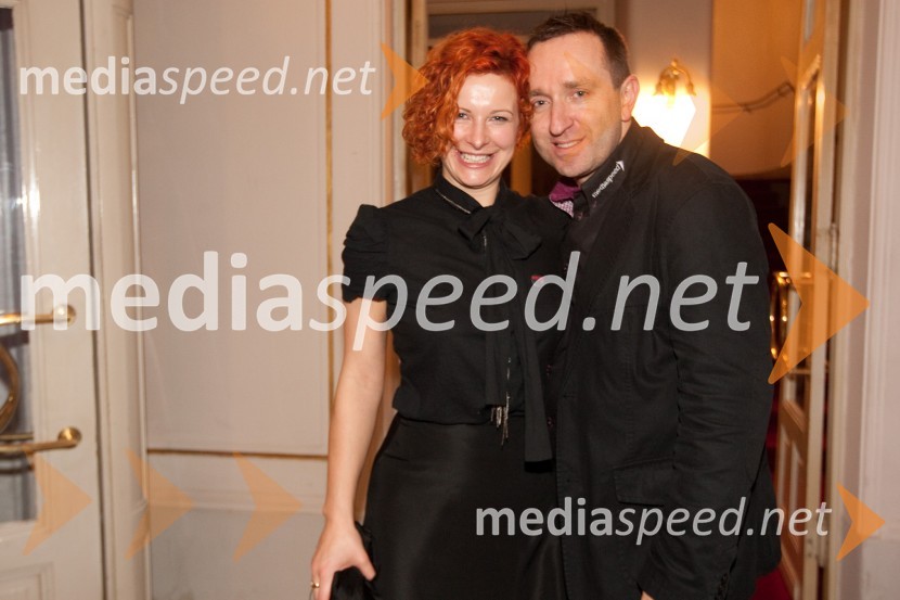 Mateja Štabuc, Jeruzalem Ormož in Borut Cvetko, fotografSlovenka leta 2010 je Petra Majdič - druženje pred dvorano SNG Drama Ljubljana