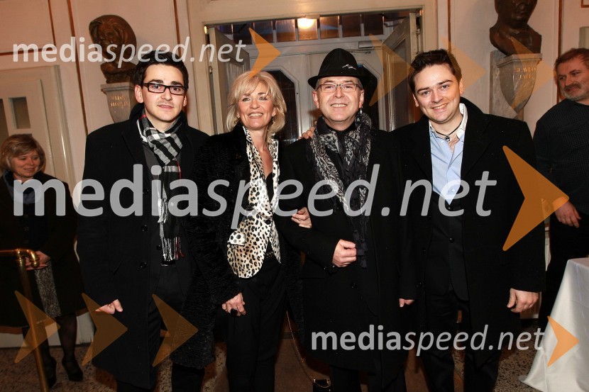 Nino, Eva, Tomaž in Samo KozlevčarSlovenka leta 2010 je Petra Majdič - druženje pred dvorano SNG Drama Ljubljana