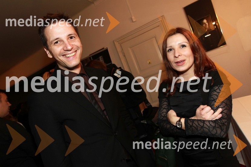 Stipe Jerič, direktor produkcije in strateškega razvoja RTS in Jana Ujčič, novinarka ter voditeljica na RTSSlovenka leta 2010 je Petra Majdič - druženje pred dvorano SNG Drama Ljubljana