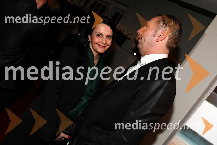 Nevenka Murovec in Gianni Rijavec, pevecSlovenka leta 2010 je Petra Majdič - druženje pred dvorano SNG Drama Ljubljana