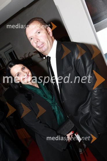 Nevenka Murovec in Gianni Rijavec, pevecSlovenka leta 2010 je Petra Majdič - druženje pred dvorano SNG Drama Ljubljana