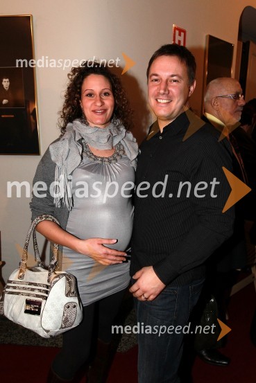 Jure Tepina in soproga MajaSlovenka leta 2010 je Petra Majdič - druženje pred dvorano SNG Drama Ljubljana