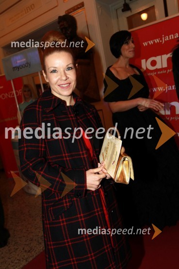 Regina Kogoj, pevkaSlovenka leta 2010 je Petra Majdič - druženje pred dvorano SNG Drama Ljubljana