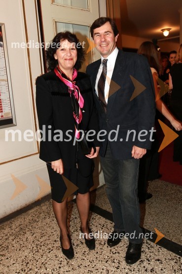 Mag. Lilijana Kornhauser Cerar, pediatrinja in Slovenka leta 2007 ter mož Igor CerarSlovenka leta 2010 je Petra Majdič - druženje pred dvorano SNG Drama Ljubljana