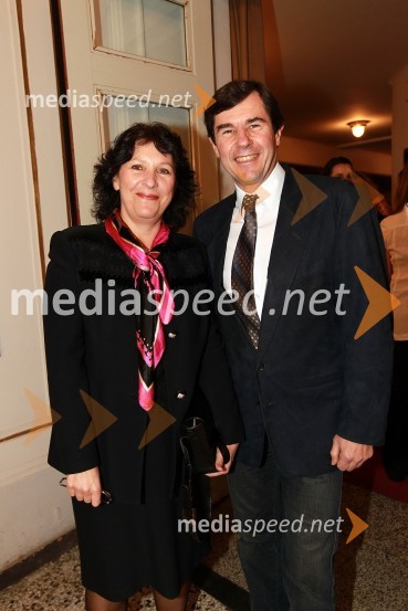 Mag. Lilijana Kornhauser Cerar, pediatrinja in Slovenka leta 2007 ter mož Igor CerarSlovenka leta 2010 je Petra Majdič - druženje pred dvorano SNG Drama Ljubljana