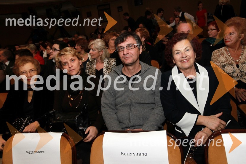 ..., ..., ... in Ivanka Brezigar, tajnica Društva Slovensko-Hrvaškega prijateljstvaSlovenka leta 2010 je Petra Majdič - druženje pred dvorano SNG Drama Ljubljana