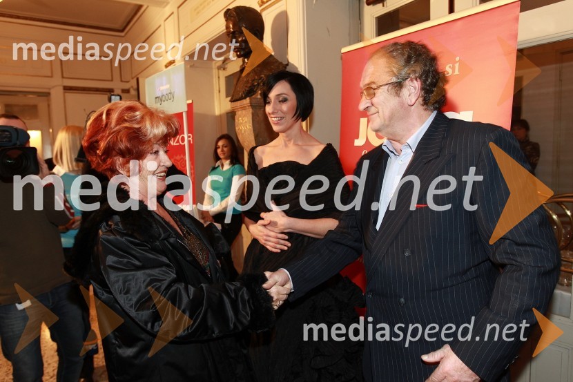 Bernarda Jeklin, nekdanja urednica revije Jana, Melita Berzelak, glavna in odgovorna urednica revije Jana ter Ivo Ban, ravnatelj SNG Drama LjubljanaSlovenka leta 2010 je Petra Majdič - druženje pred dvorano SNG Drama Ljubljana