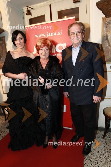 Melita Berzelak, glavna in odgovorna urednica revije Jana, Bernarda Jeklin, nekdanja urednica revije Jana ter Ivo Ban, ravnatelj SNG Drama LjubljanaSlovenka leta 2010 je Petra Majdič - druženje pred dvorano SNG Drama Ljubljana