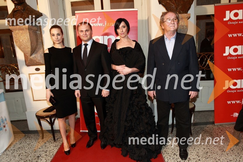 Marija Pandrc, izvršna direktorica podjetja Rašica, Matej Raščan, direktor in lastnik podjetja Rašica Point d.o.o. ter podjetja Delo revije, d.d., Melita Berzelak, glavna in odgovorna urednica revije Jana in Ivo Ban, ravnatelj SNG Drama LjubljanaSlovenka leta 2010 je Petra Majdič - druženje pred dvorano SNG Drama Ljubljana