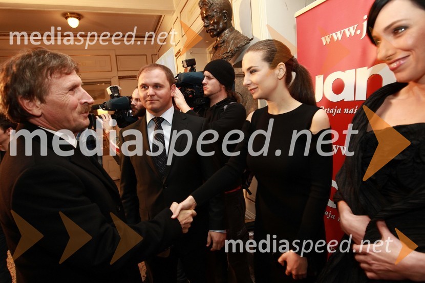 Bojan Albreht, lastnik in direktor Zlatarne Celje, 	Matej Raščan, direktor in lastnik podjetja Rašica Point d.o.o. ter podjetja Delo revije, d.d. in Marija Pandrc, izvršna direktorica podjetja RašicaSlovenka leta 2010 je Petra Majdič - druženje pred dvorano SNG Drama Ljubljana