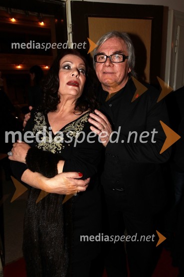 Radojka Šverko, pevka in Lado Leskovar, pevecSlovenka leta 2010 je Petra Majdič - druženje pred dvorano SNG Drama Ljubljana