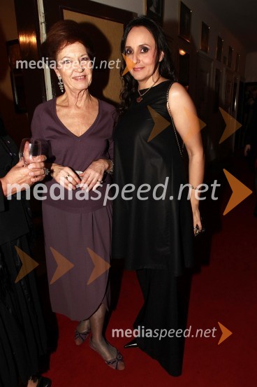 Elza Budau, pevka in Benka Pulko, kolumnistka ter Slovenka leta 2003Slovenka leta 2010 je Petra Majdič - druženje pred dvorano SNG Drama Ljubljana