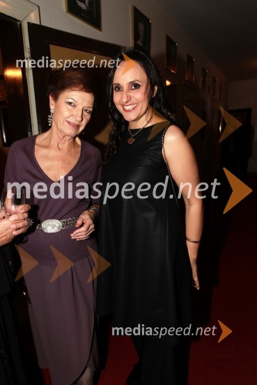 Elza Budau, pevka in Benka Pulko, kolumnistka ter Slovenka leta 2003Slovenka leta 2010 je Petra Majdič - druženje pred dvorano SNG Drama Ljubljana