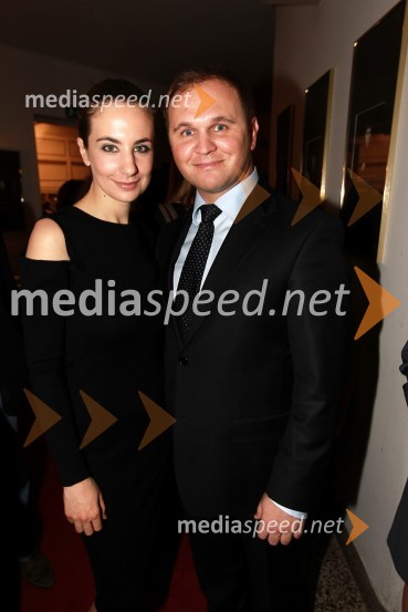 Marija Pandrc, izvršna direktorica podjetja Rašica in Matej Raščan, direktor in lastnik podjetja Rašica Point d.o.o. ter podjetja Delo revije, d.d.Slovenka leta 2010 je Petra Majdič - druženje pred dvorano SNG Drama Ljubljana