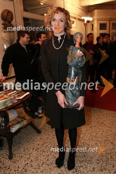 Petra Majdič, smučarska tekačica ter Slovenka leta 2010Slovenka leta 2010 je Petra Majdič - druženje pred dvorano SNG Drama Ljubljana