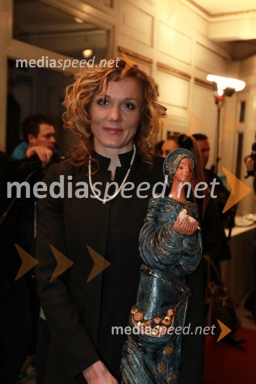 Petra Majdič, smučarska tekačica ter Slovenka leta 2010Slovenka leta 2010 je Petra Majdič - druženje pred dvorano SNG Drama Ljubljana