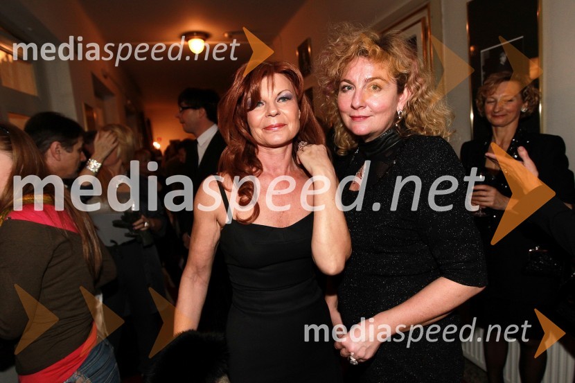 Darja Kuhar Kotnik in dr. Evita LeskovšekSlovenka leta 2010 je Petra Majdič - druženje pred dvorano SNG Drama Ljubljana