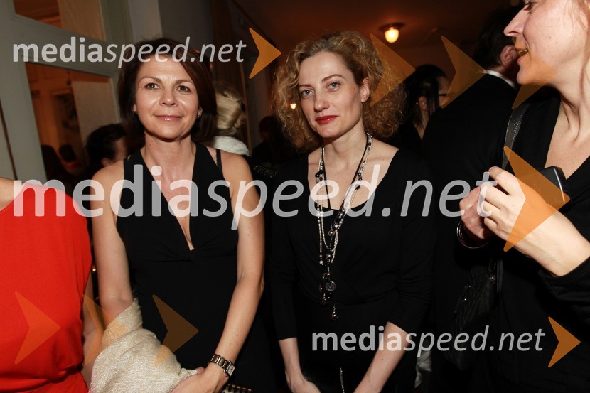Mag. Lidia Pavlin, Nicha in Hermina Kovačič, novinarkaSlovenka leta 2010 je Petra Majdič - druženje pred dvorano SNG Drama Ljubljana
