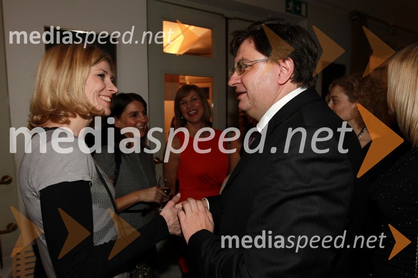 Andreja Comino, novinarka in dr. Vlado Dimovski, profesor na Ekonomski fakulteti v LjubljaniSlovenka leta 2010 je Petra Majdič - druženje pred dvorano SNG Drama Ljubljana