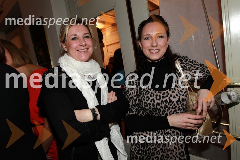 Slovenka leta 2010 je Petra Majdič - druženje pred dvorano SNG Drama Ljubljana