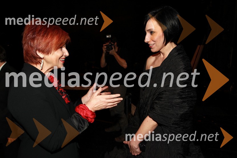 Majda Širca, ministrica za kulturo ter Melita Berzelak, glavna in odgovorna urednica revije JanaSlovenka leta 2010 je Petra Majdič - druženje pred dvorano SNG Drama Ljubljana