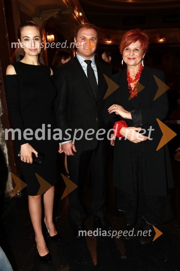 Marija Pandrc, izvršna direktorica podjetja Rašica, Matej Raščan, direktor in lastnik podjetja Rašica Point d.o.o. ter podjetja Delo revije, d.d. in Majda Širca, ministrica za kulturoSlovenka leta 2010 je Petra Majdič - druženje pred dvorano SNG Drama Ljubljana