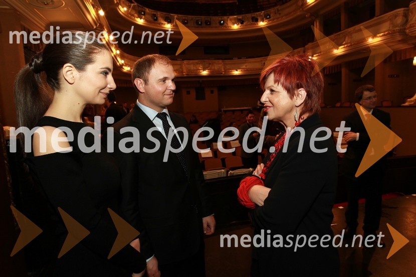 Marija Pandrc, izvršna direktorica podjetja Rašica, Matej Raščan, direktor in lastnik podjetja Rašica Point d.o.o. ter podjetja Delo revije, d.d. in Majda Širca, ministrica za kulturoSlovenka leta 2010 je Petra Majdič - druženje pred dvorano SNG Drama Ljubljana