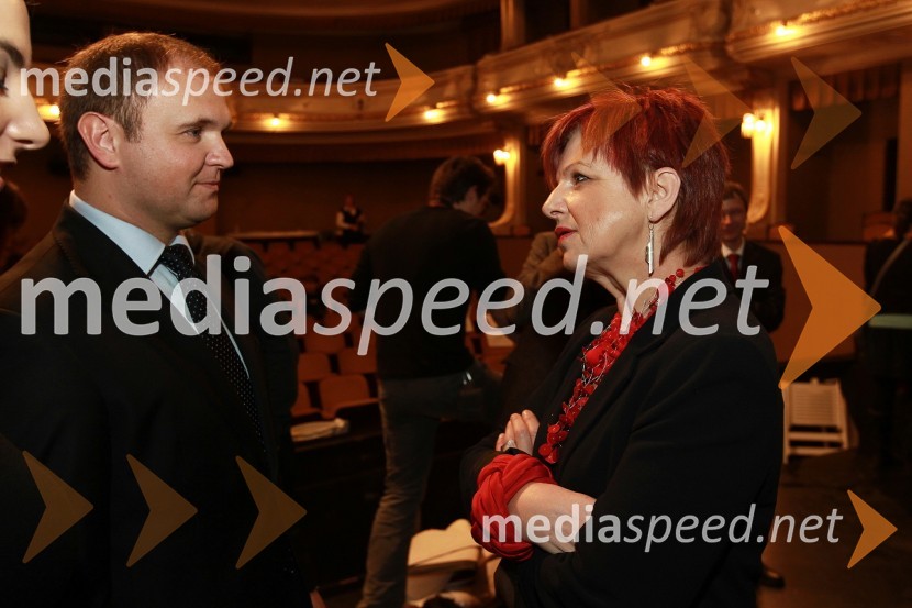 Matej Raščan, direktor in lastnik podjetja Rašica Point d.o.o. ter podjetja Delo revije, d.d. in Majda Širca, ministrica za kulturoSlovenka leta 2010 je Petra Majdič - druženje pred dvorano SNG Drama Ljubljana