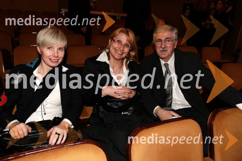 Polona Komar, PR RTV SLO, Nataša Bolčina Žgavec in Petar RadovićSlovenka leta 2010 je Petra Majdič - druženje pred dvorano SNG Drama Ljubljana