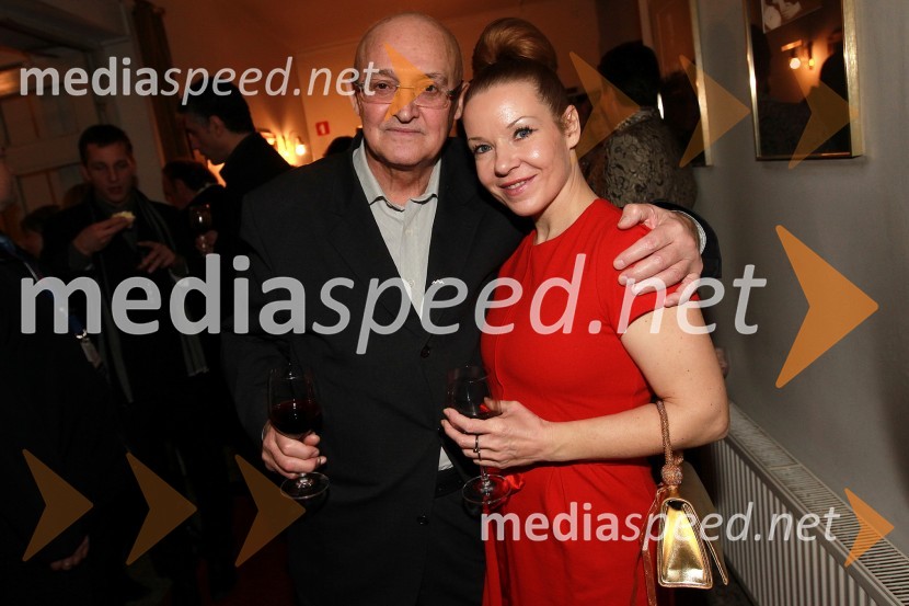 Vasilij Vasko Polič, vrhovni sodnik in Regina Kogoj, pevkaSlovenka leta 2010 je Petra Majdič - druženje pred dvorano SNG Drama Ljubljana