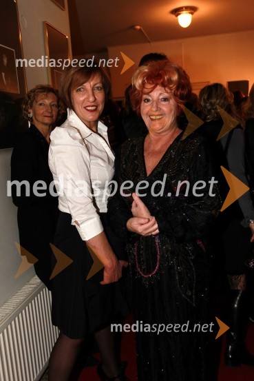 Vika Potočnik, nekdanja županja Ljubljane ter Slovenka leta 1989 in Bernarda Jeklin, nekdanja urednica revije JanaSlovenka leta 2010 je Petra Majdič - druženje pred dvorano SNG Drama Ljubljana