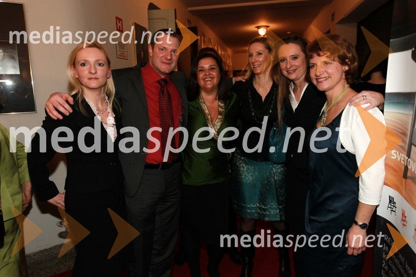 ..., ..., ..., ..., ... in Metka Debevec, soproga Rajmonda DebevcaSlovenka leta 2010 je Petra Majdič - druženje pred dvorano SNG Drama Ljubljana