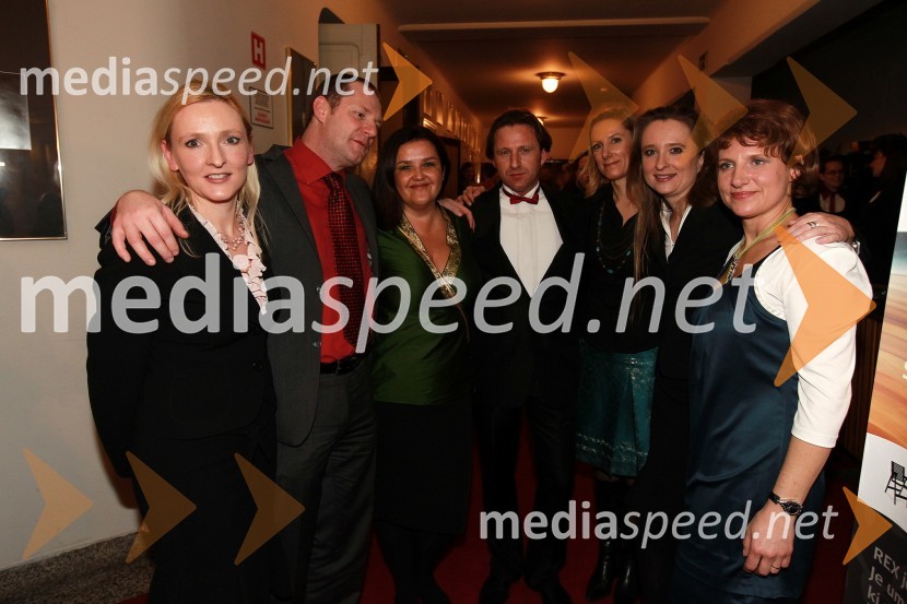 ..., ..., ..., ..., ..., ... in Metka Debevec, soproga Rajmonda DebevcaSlovenka leta 2010 je Petra Majdič - druženje pred dvorano SNG Drama Ljubljana